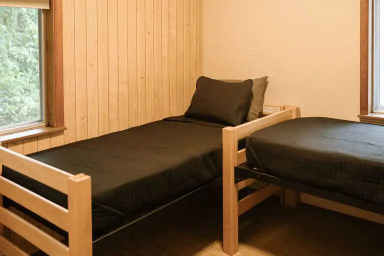 Second bedroom with 2 twin beds